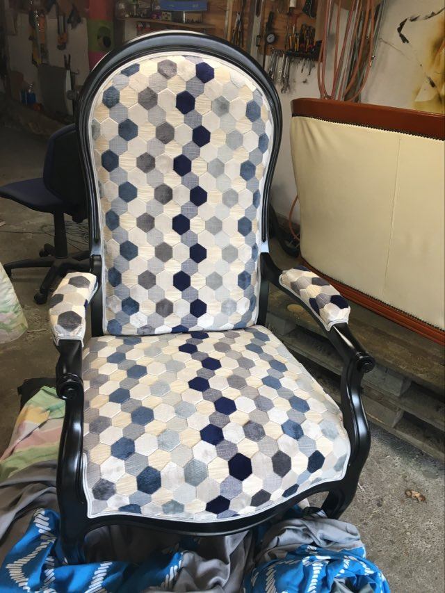 fauteuil voltaire tapisserie après renovation tapissier vendee